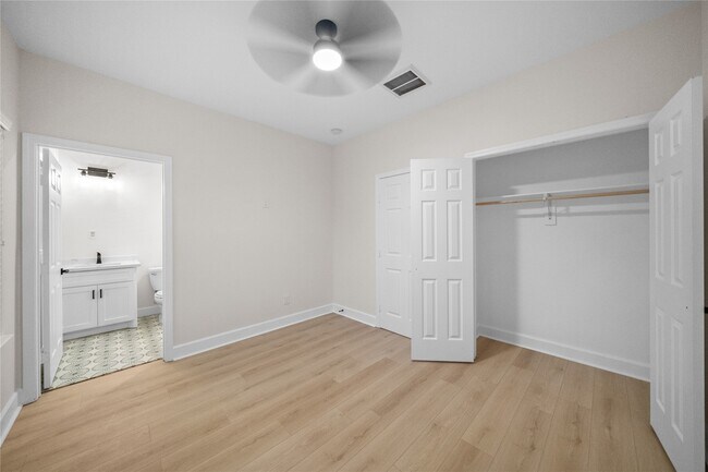 Building Photo - 1411 Bayou St