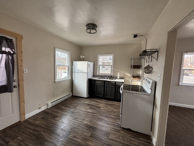 Building Photo - 124 7th St