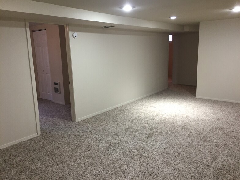 Building Photo - 3320 E 20th Ave