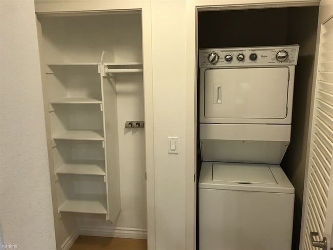 Building Photo - 1 br, 1 bath Condo - Atlas