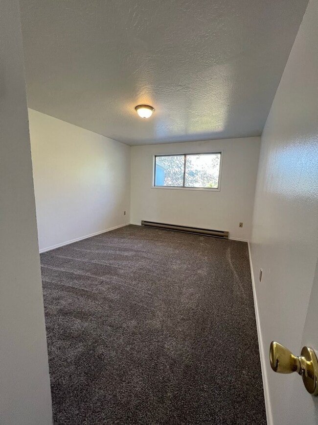 Building Photo - 2 bedroom 1 bathroom - Triplex - Moyina Heights - South Suburbs