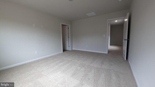 Building Photo - 5201 Crooked Ln