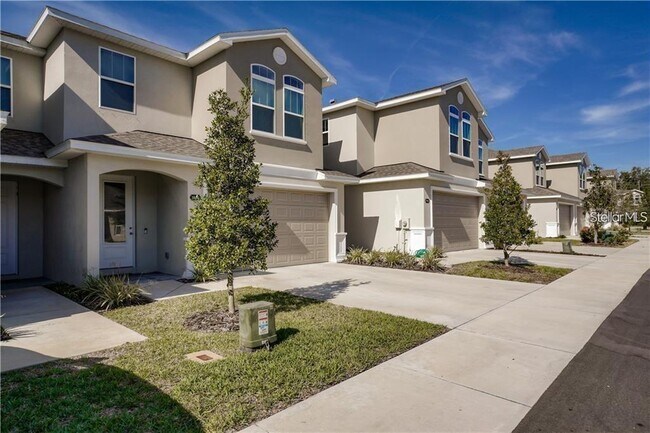 Building Photo - 1950 Lake Ridge Blvd