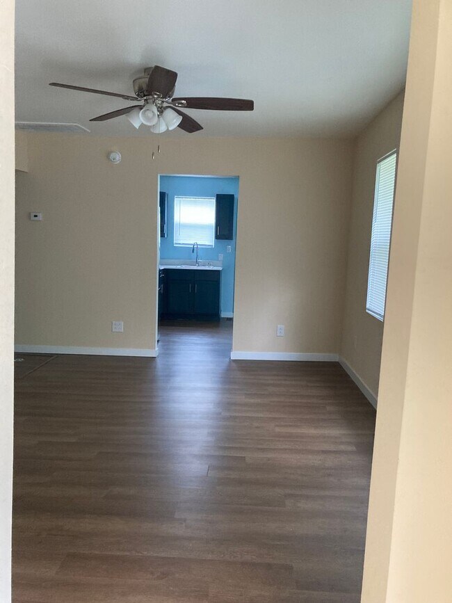 Building Photo - Newly remodeled 3 bedroom on the north sid...