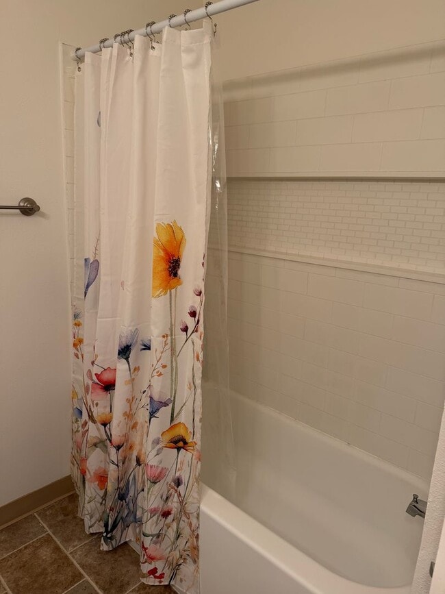 Building Photo - Great 2 bedroom 1 bath ready to move in