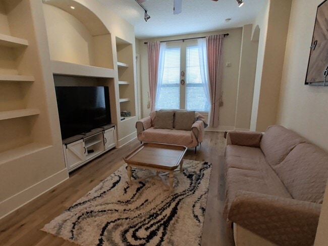 Building Photo - 2-Bed/2-Bath in Green Hills/Hillsboro Village