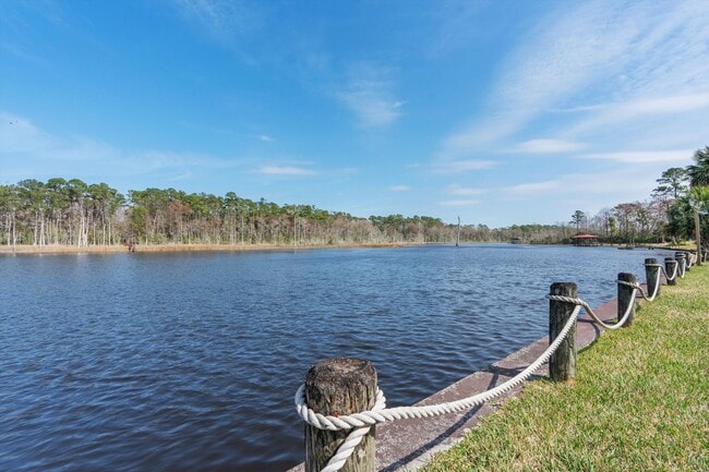 Building Photo - Your waterfront escape awaits!