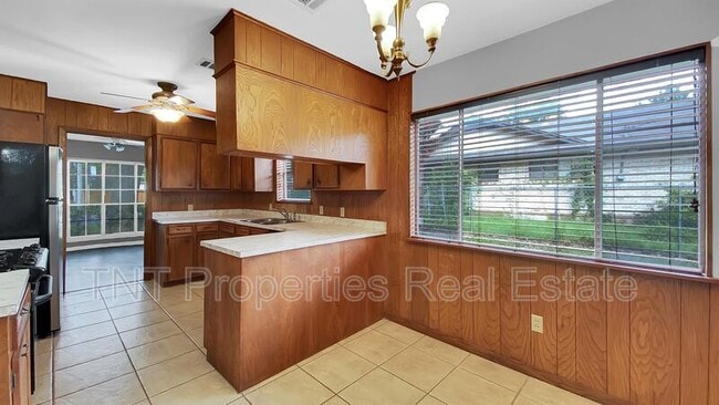 Building Photo - 1103 Glade St