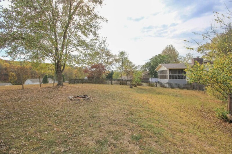 Building Photo - 208 Mount David Dr