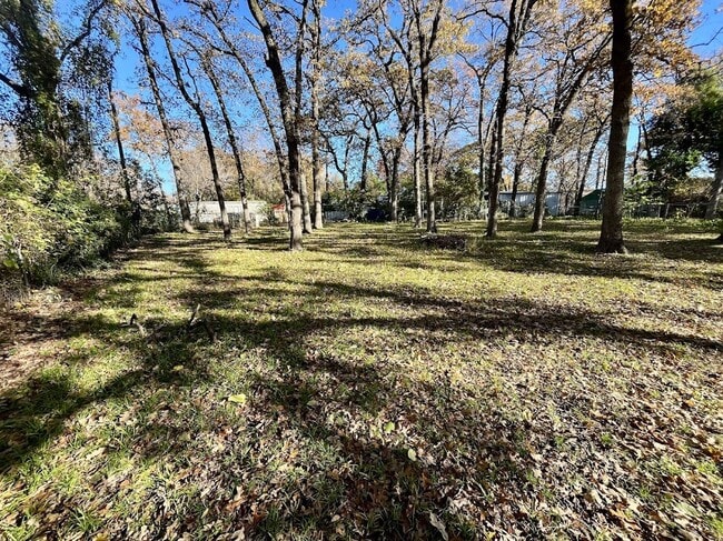 Building Photo - Beautifully Remodeled 3 Bedroom, 2 Bathroo...