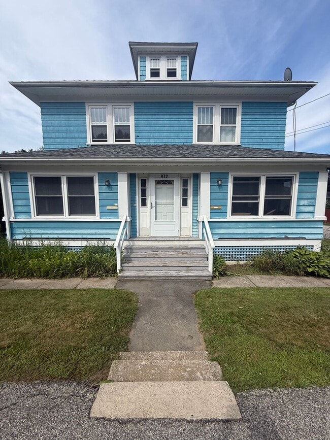 Building Photo - 972 School St