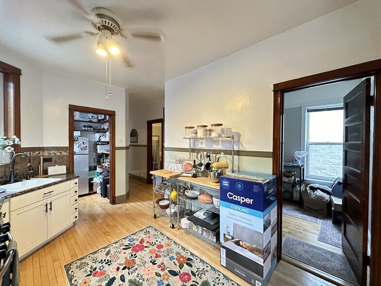 Building Photo - 3242 N Racine Ave