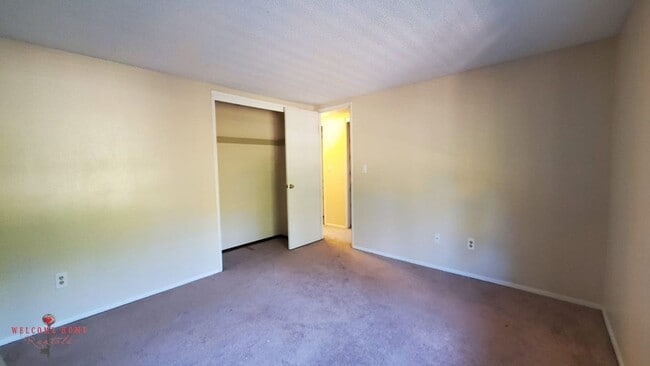 Building Photo - 2 bedroom townhome condo with AMAZING view...