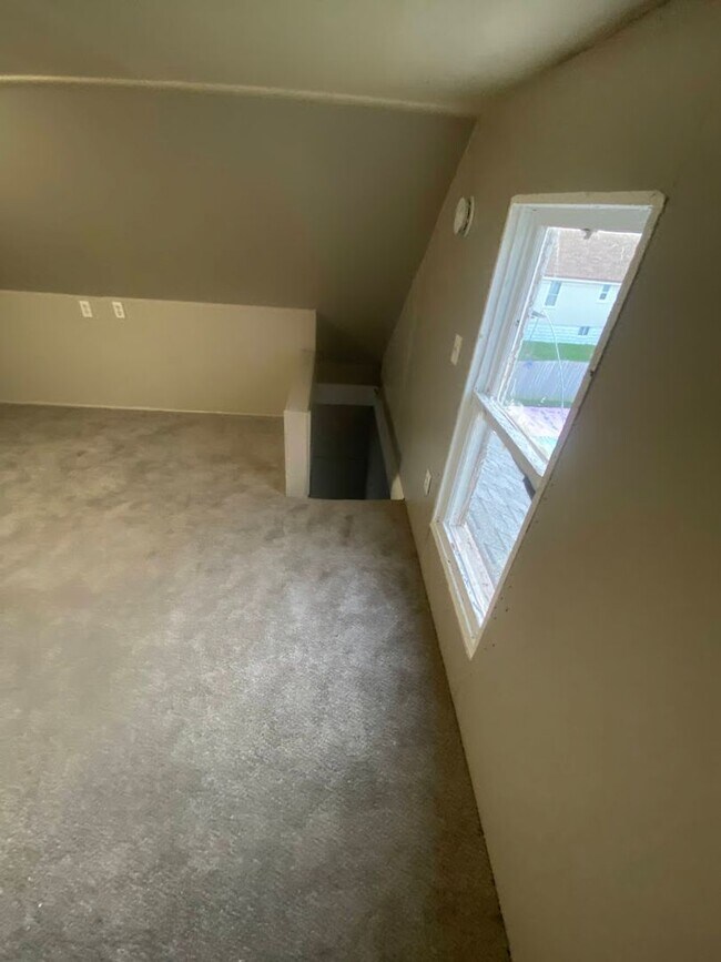 Building Photo - 2415 S 16th St.