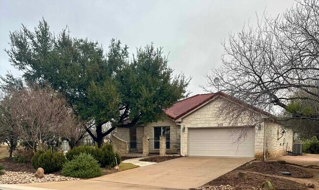 Building Photo - 203 Hi Cir W