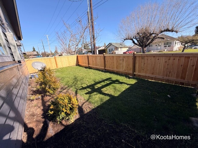 Building Photo - 1215 Skagit St