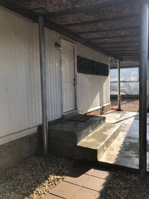 Building Photo - 5449 Bain St