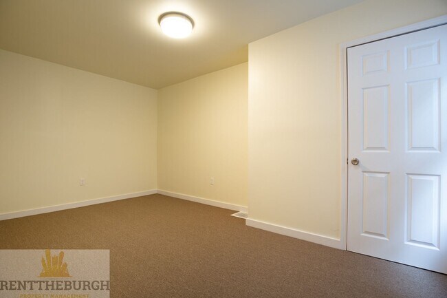 Building Photo - 3 Bedroom 1.5 bath House Now Available!