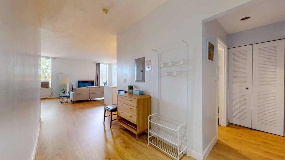 Building Photo - 94 Washington St