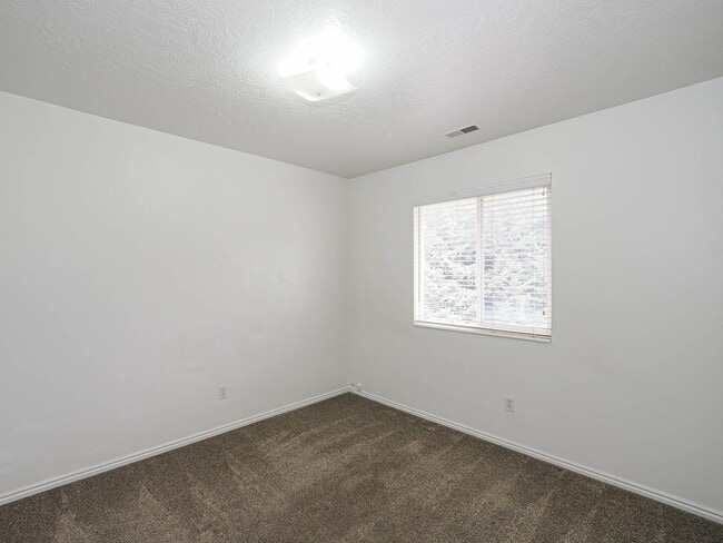Building Photo - Charming 3-Bed, 2-Bath Home in Prime Ameri...