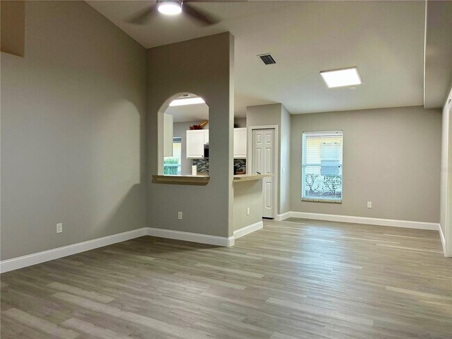 Building Photo - 951 Vindale Rd