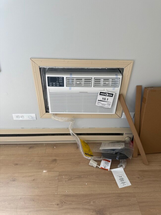 Building Photo - 1925 Canal St