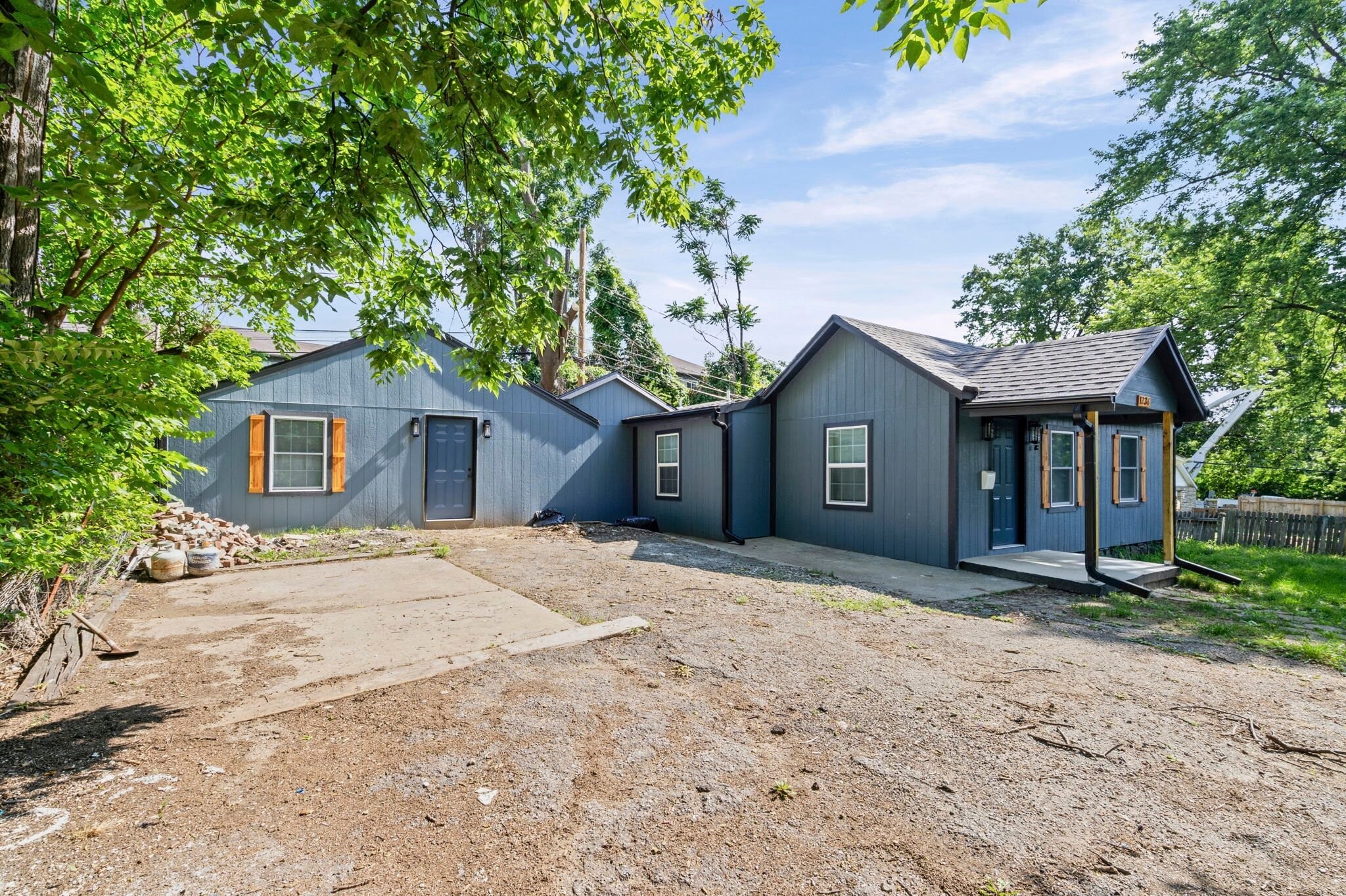 Building Photo - 1236 E 83rd Terrace