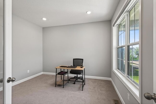Building Photo - 1559 Edgebrook Ln