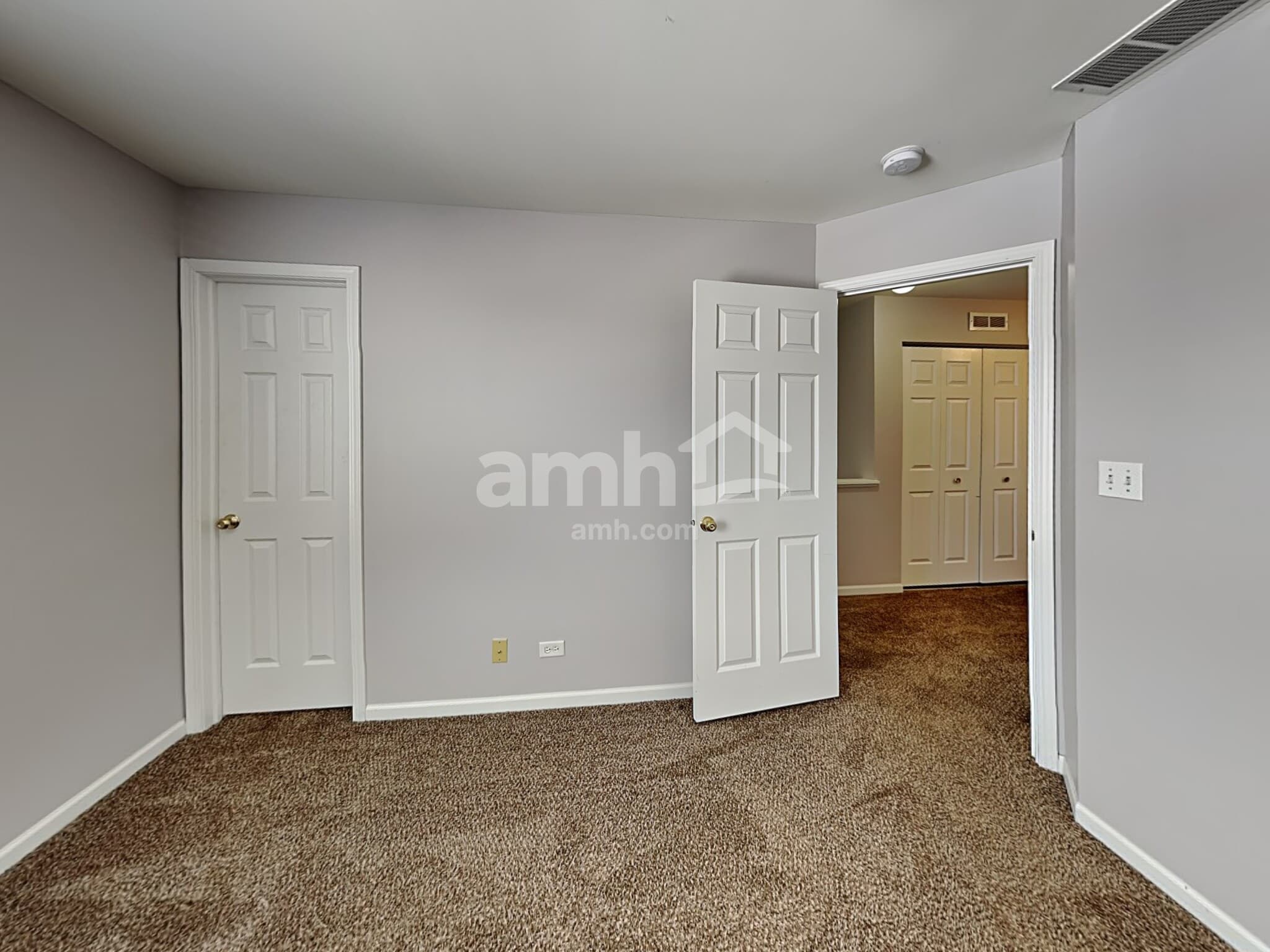 Building Photo - 2409 Courtyard Cir