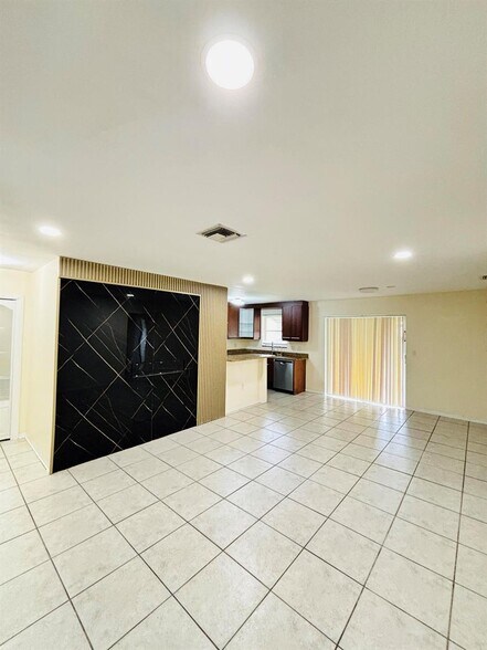 Building Photo - 1411 NW 79th Way