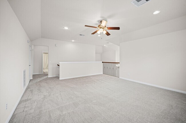 Building Photo - 10 Log House Ct