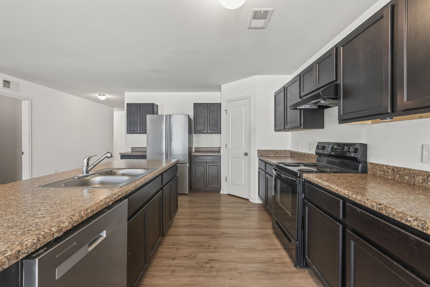 Building Photo - 1789 Sapphire Dr