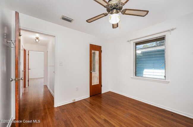 Building Photo - 42 N Fernwood Dr