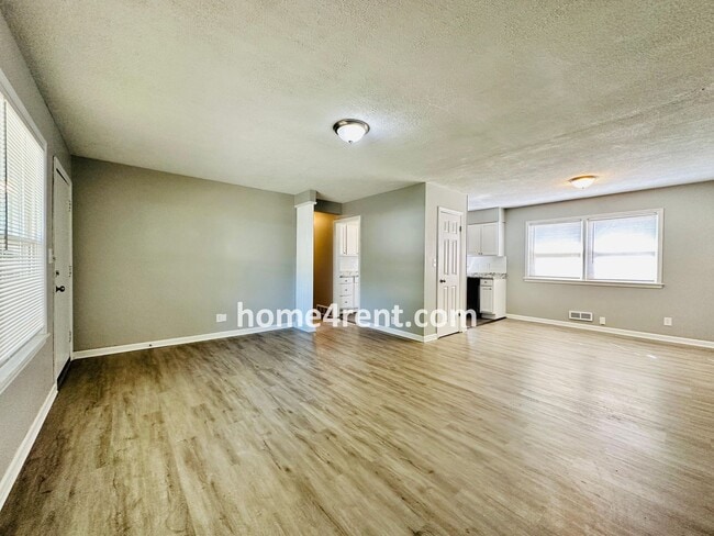 Building Photo - Ranch Style Home in KCMO w/ LVP Floors, SS Appliances and a Fenced Yard!