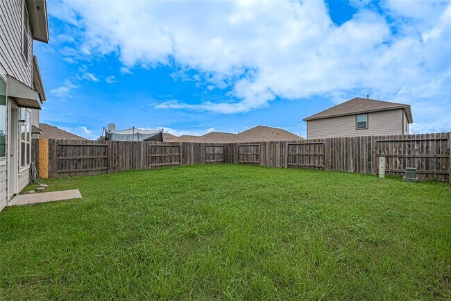 Building Photo - 18414 Hilltop Climb Dr