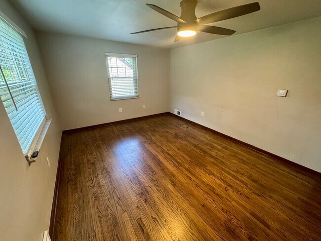 Building Photo - Charming 2-Bed 1-Bath Home in Avalon!