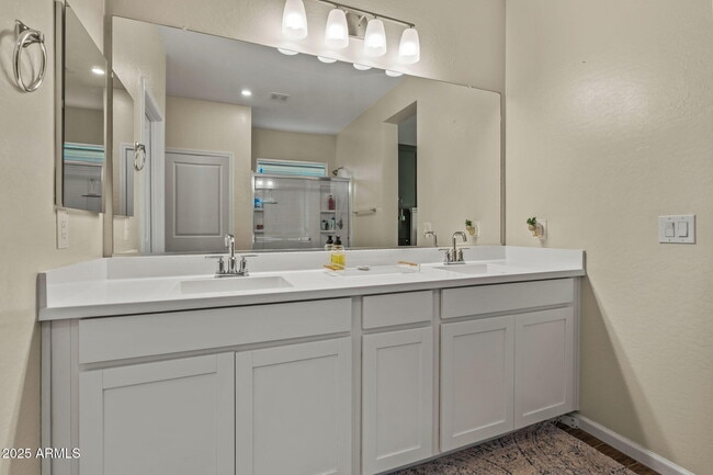 Building Photo - 17809 W Country Club Terrace