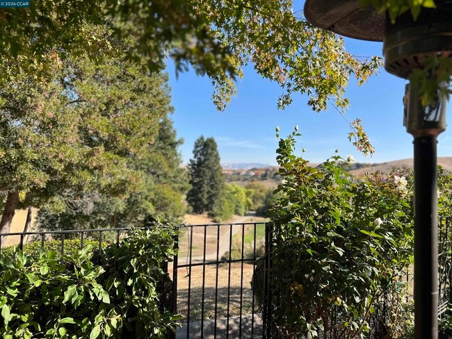 Building Photo - 1312 Canyon Side Ave