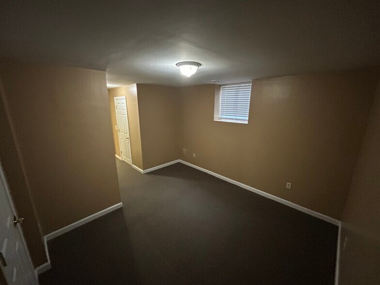 Building Photo - 58 Manville Hill Rd