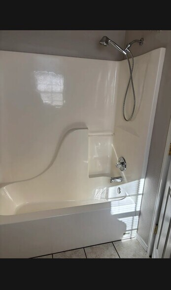 Building Photo - 110 W Park St