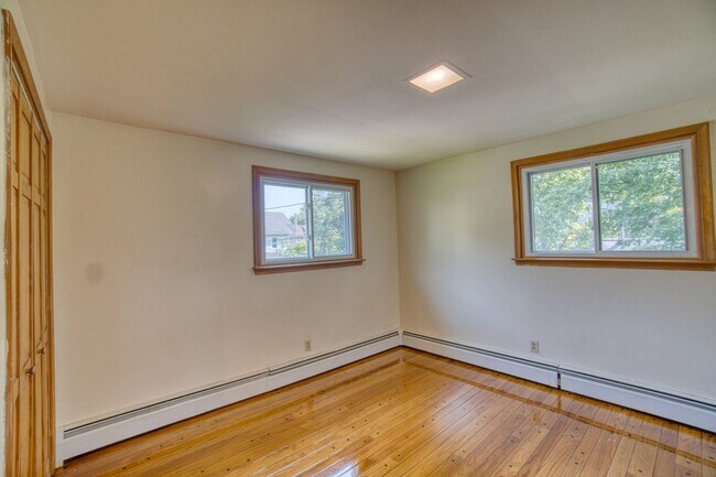 Building Photo - 204 Jerome St