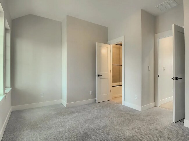 Building Photo - "Spacious 3-Bed Townhouse in Arvada with 2.5 Baths & 1854 Sq Ft of Comfort!"