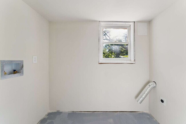 Building Photo - Charming 2-Bedroom Haven in Kansas City Northland!