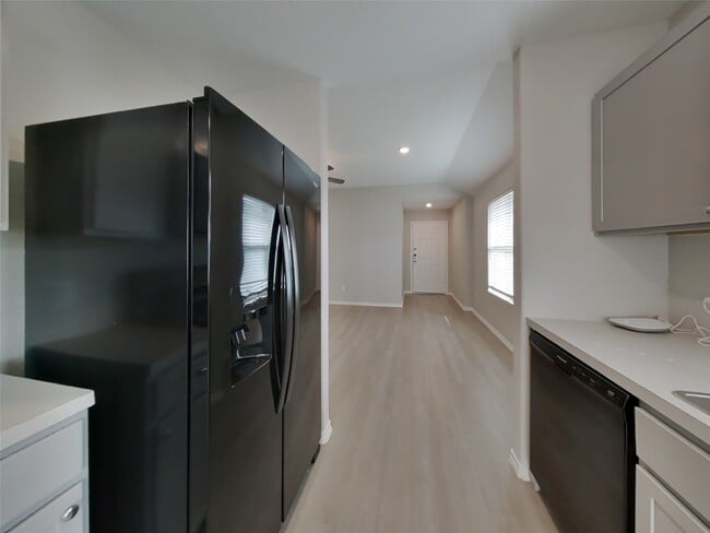 Building Photo - 11151 N Lake Mist Ln