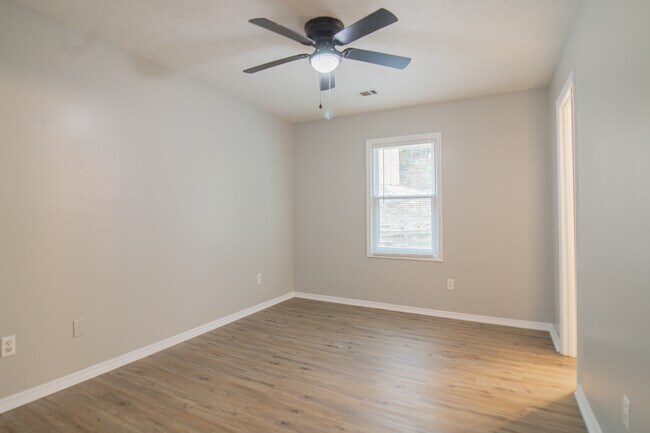 Building Photo - 5451 Minnie Lee Dr