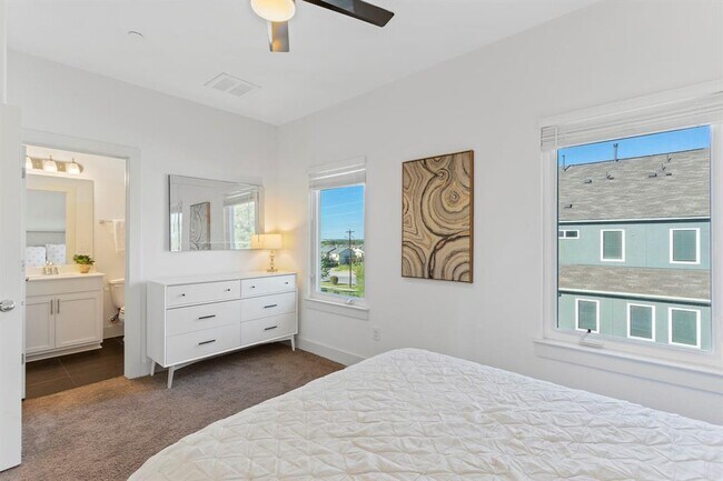 Building Photo - 7203 Bassett Ct