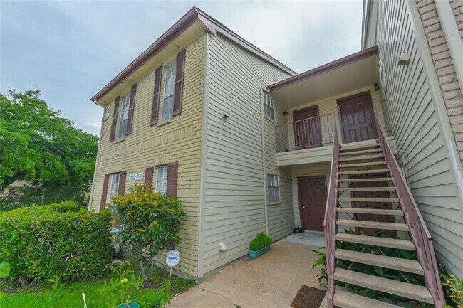 Building Photo - 2120 El Paseo St