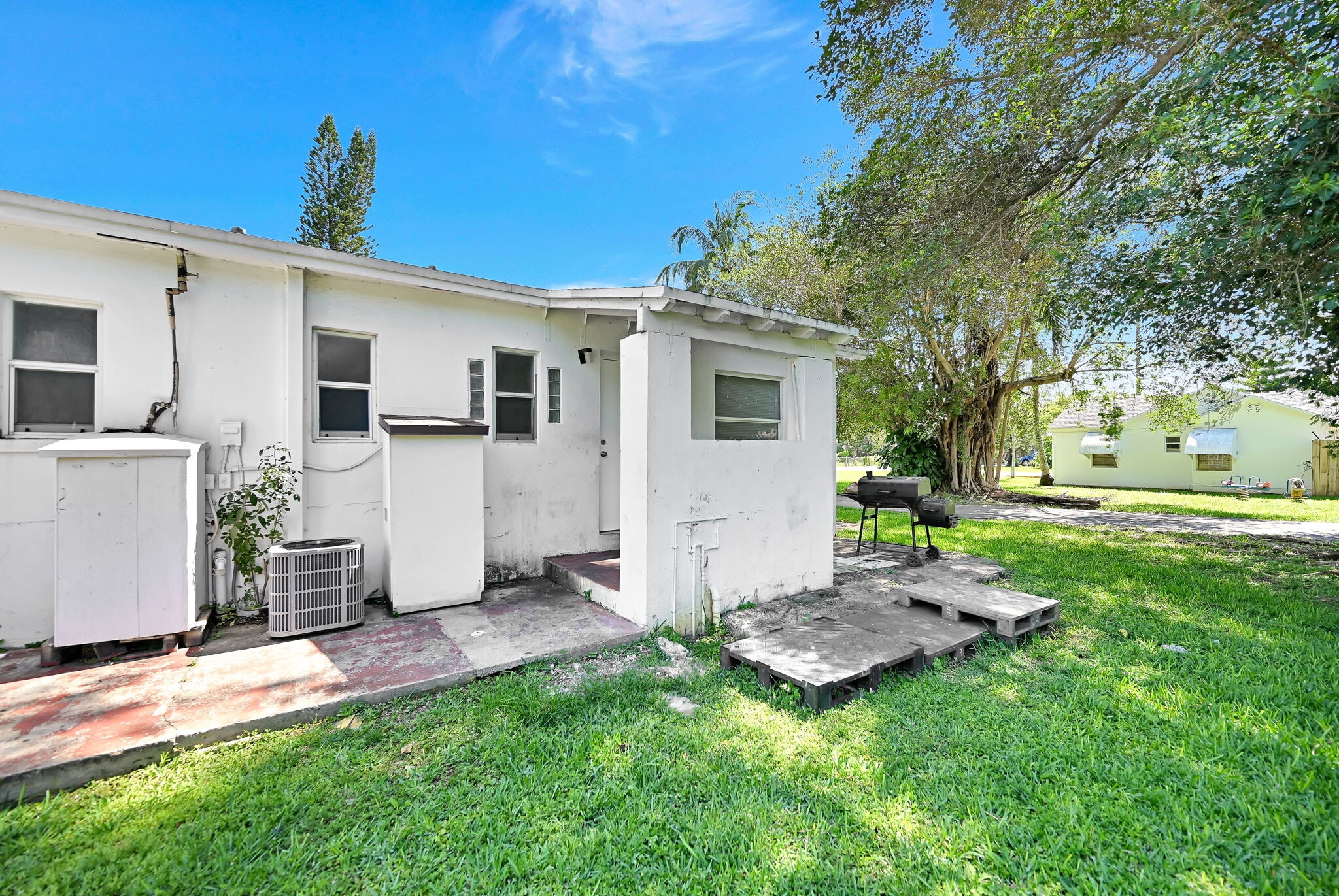 Building Photo - 555 NW 90th St
