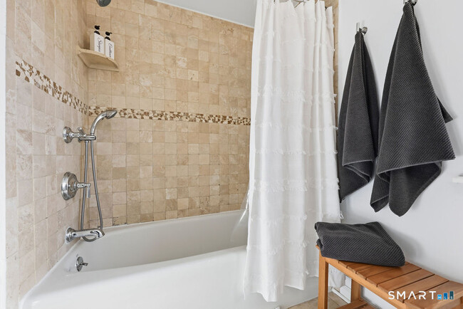 Building Photo - 82 Miller Ave