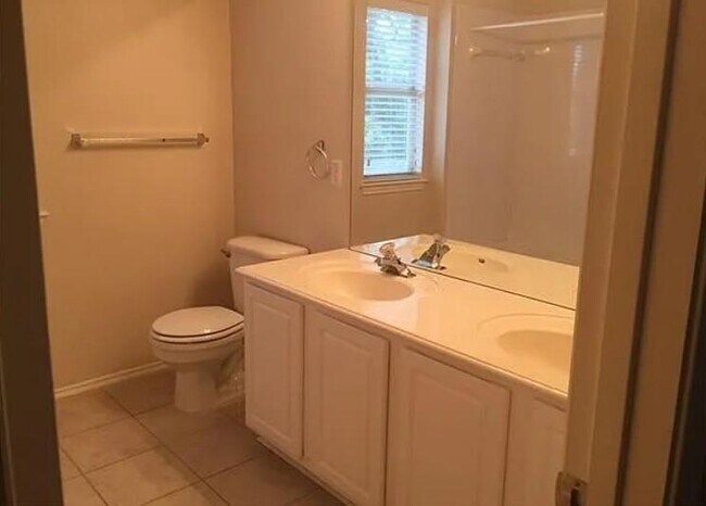 Building Photo - 11217 Jockey Bluff Dr